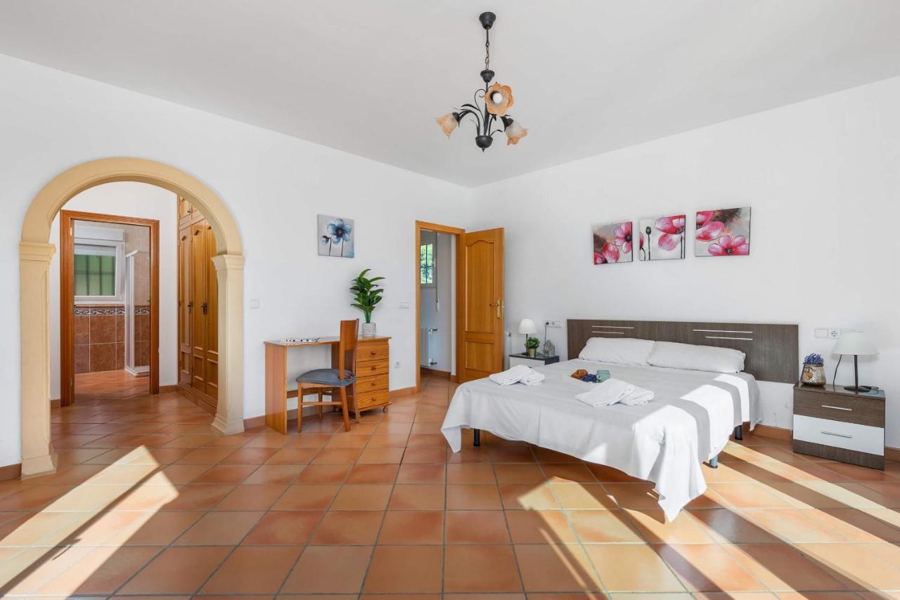Amanda - Plusholidays Villa Calpe